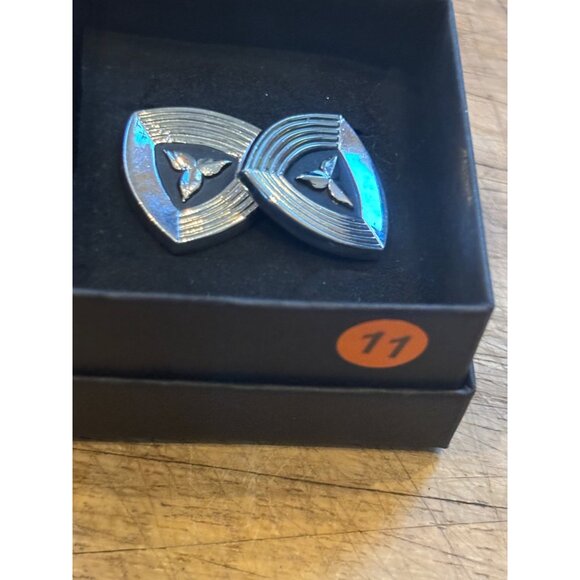 Silver Wave Pattern shield Cufflinks With Triangular Design & Accent - Picture 2 of 4